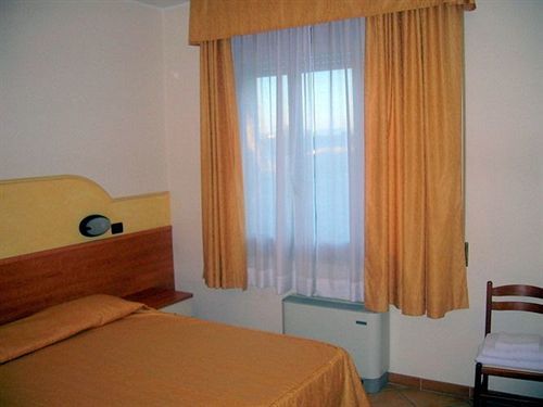 רוביירה Hotel Fontana מראה חיצוני תמונה