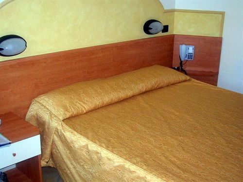 רוביירה Hotel Fontana מראה חיצוני תמונה