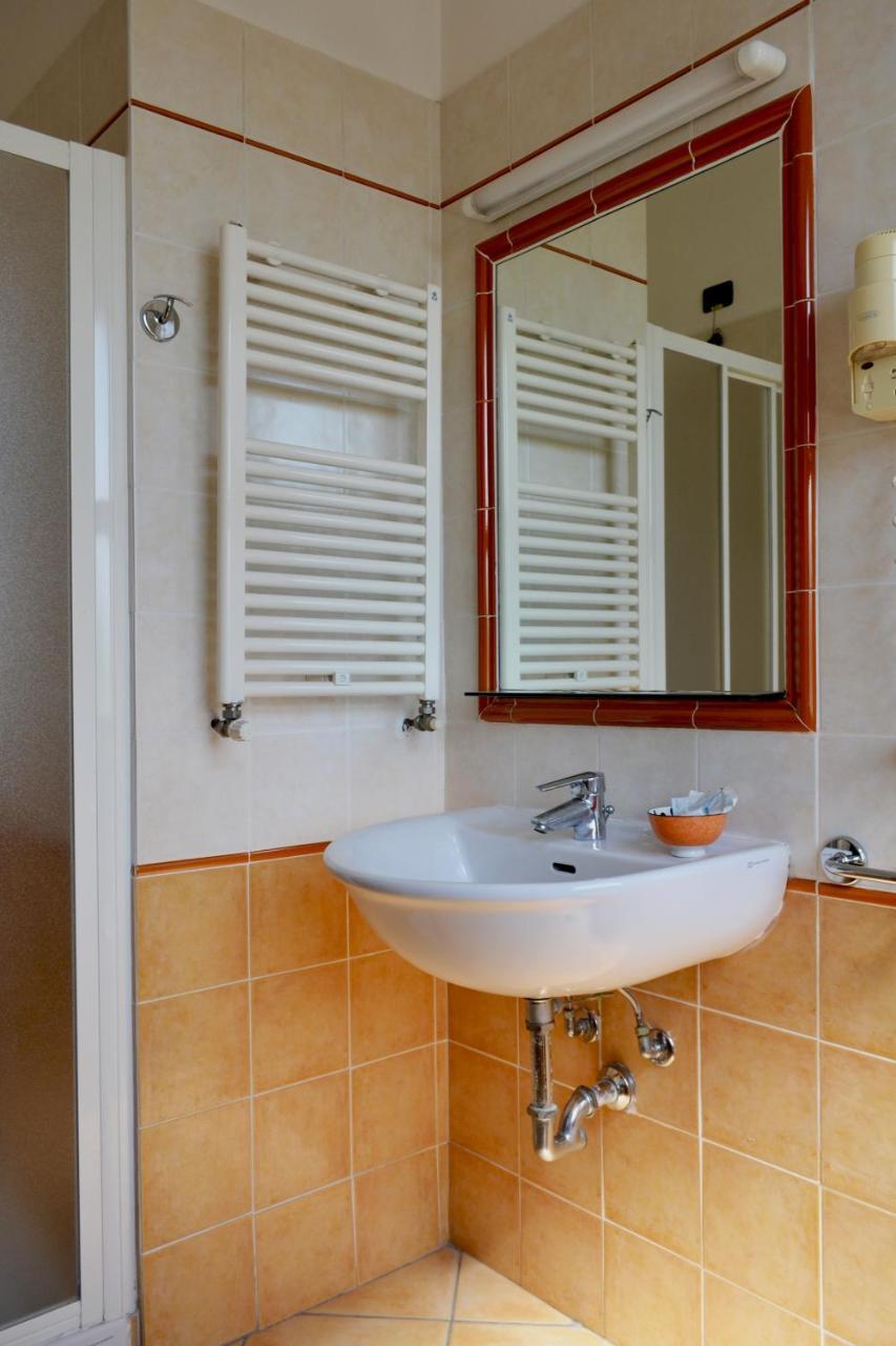 רוביירה Hotel Fontana מראה חיצוני תמונה